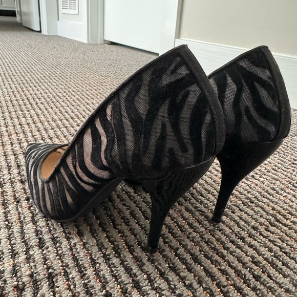 I.N.C Heels. Like new. Only used like 2 or 3 times. Size 7M - Picture 2 of 4